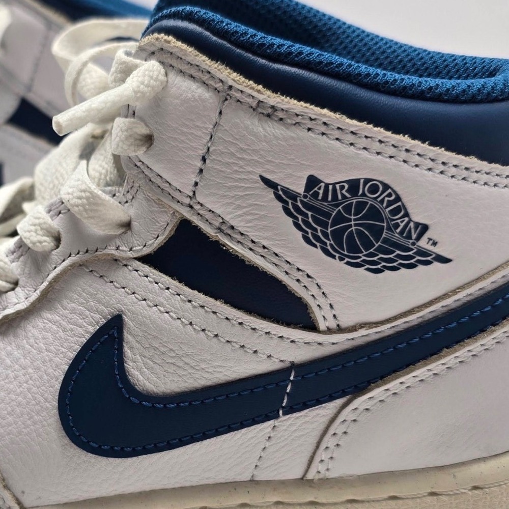 Jordan Air Jordan 1 Mid Midnight Navy White Streetwear Kids Sneaker 4Y - Picture 7 of 12